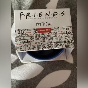 Friends pet’s water/food dish new